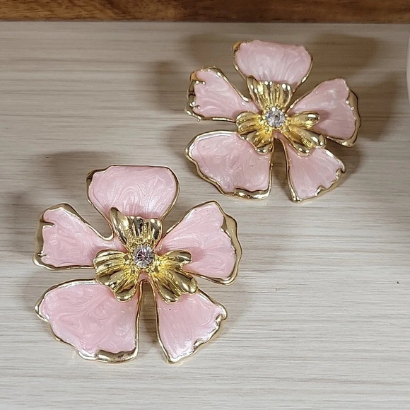 🔥LAST PAIR🔥 BOLD BLOSSOM STATEMENT EARRINGS - Picture 3 of 9